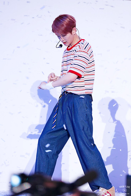 150528 Onew @ Samsung Play the Challenge 18319703910_d6bf6f5759_z